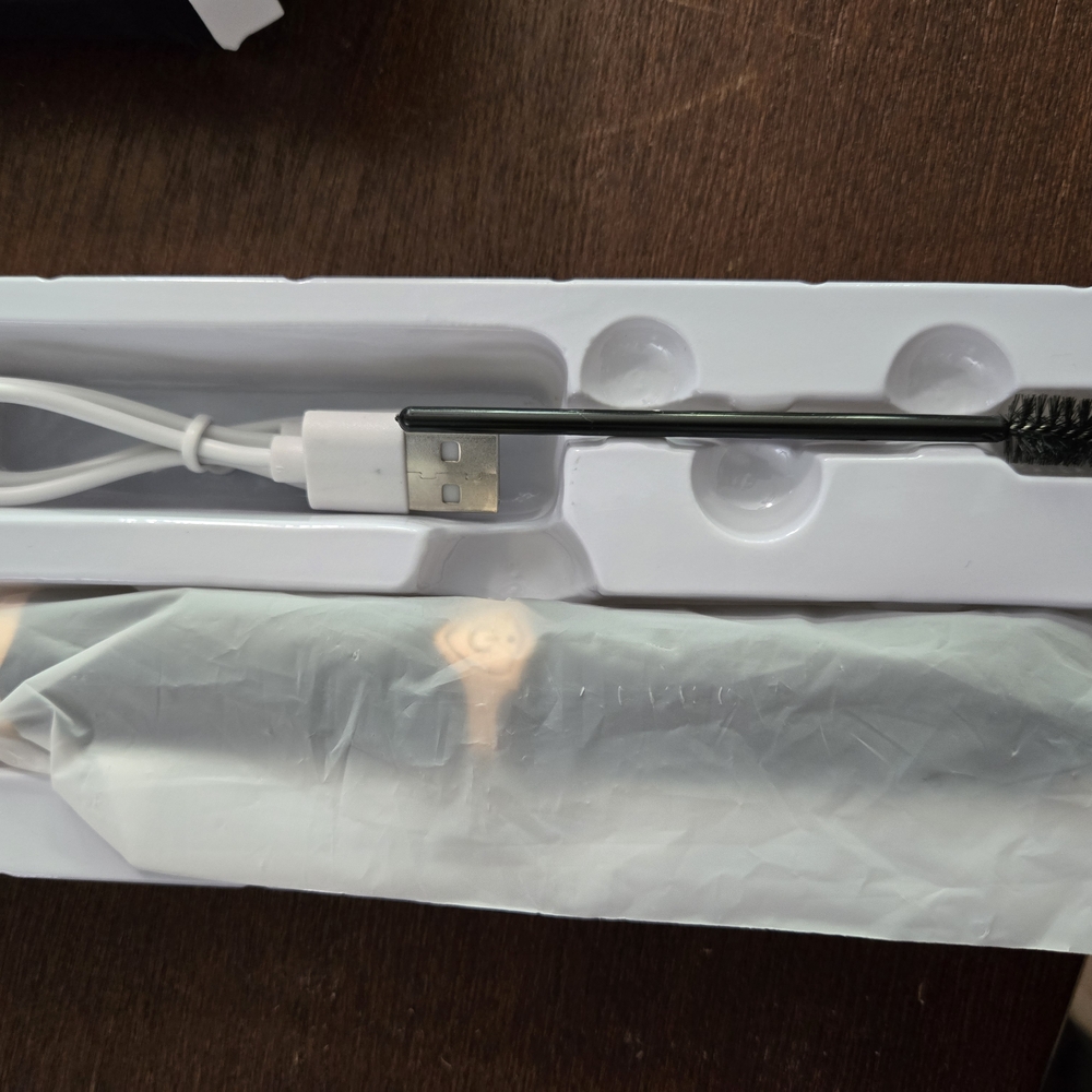 Makeup and Beauty Set with Eyelash Curler and Adhesive - Picture 8 of 15
